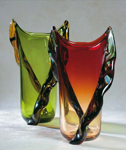 Green and red vases with decorative 'morises'